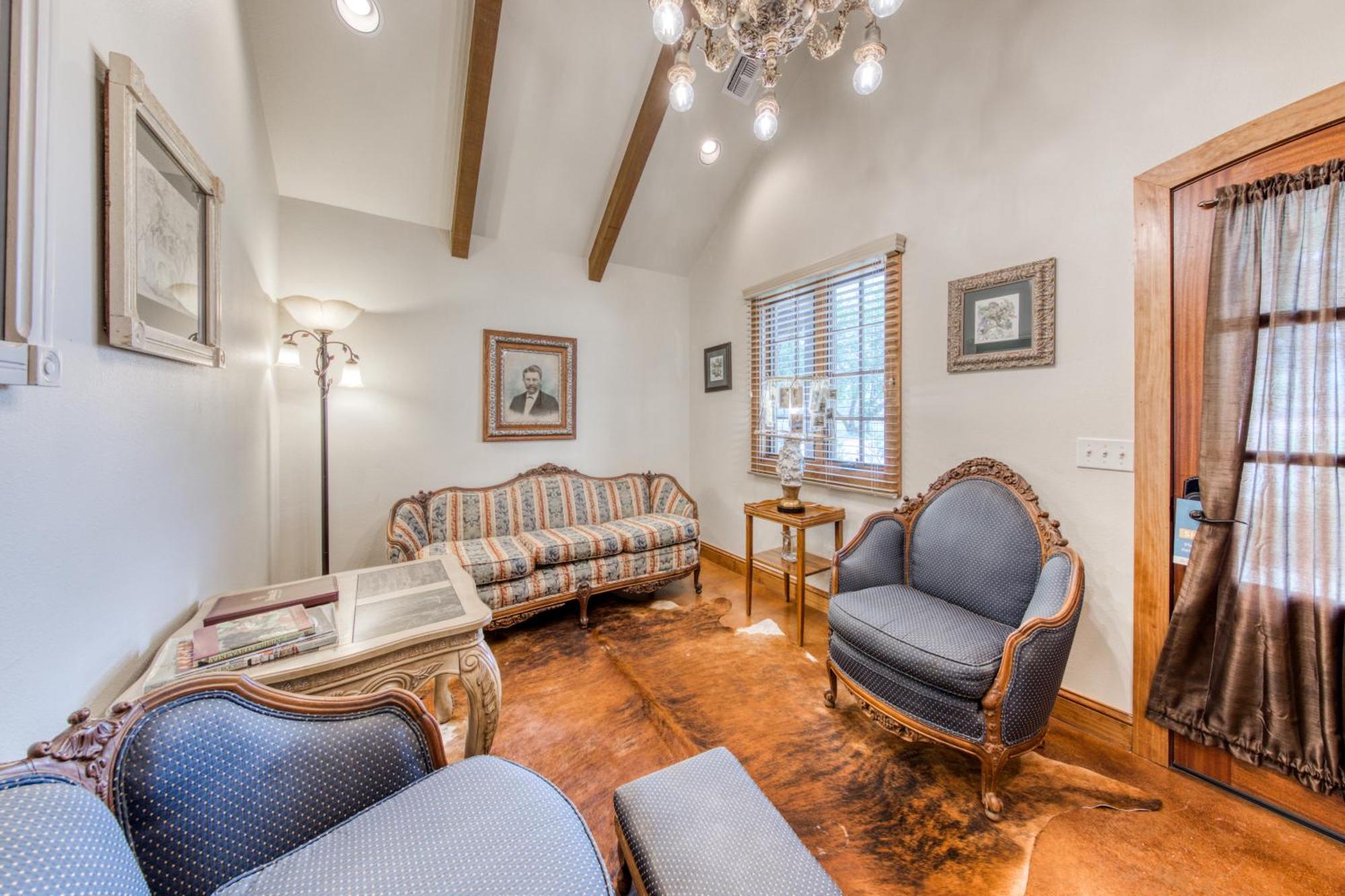 Messina Hof Hill Country Villa Blumenthal Стая снимка