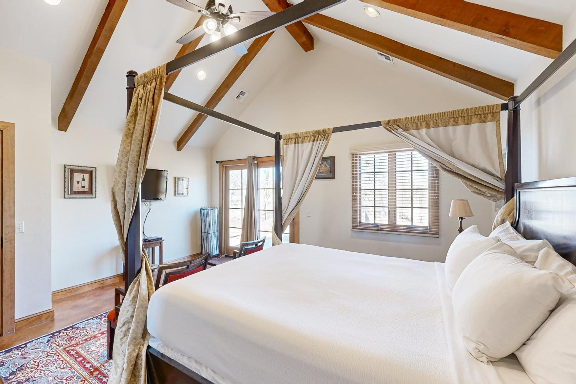 Messina Hof Hill Country Villa Blumenthal Стая снимка