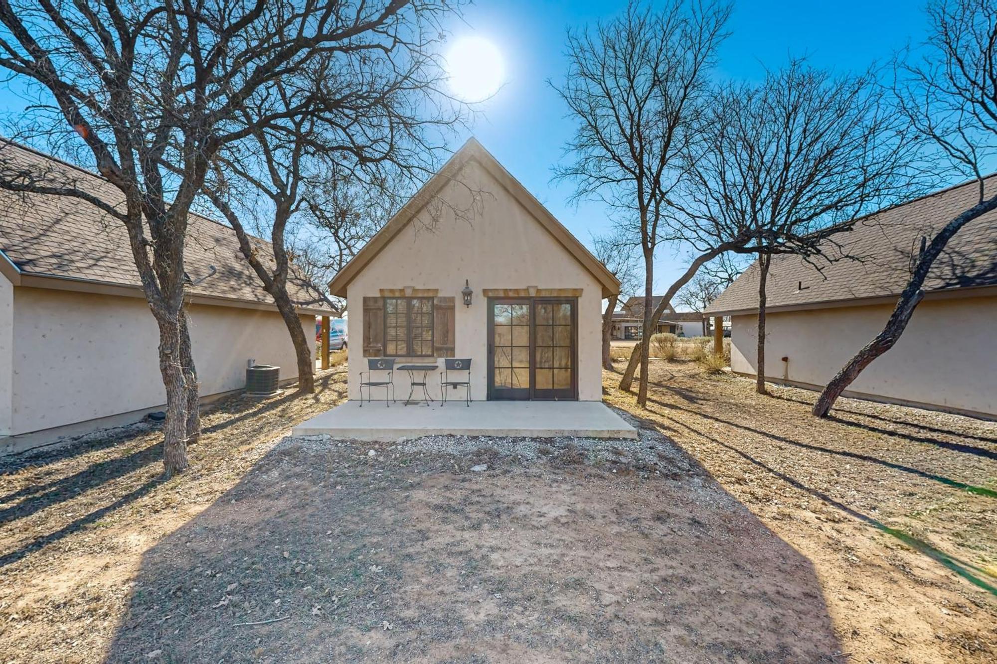 Messina Hof Hill Country Villa Blumenthal Стая снимка
